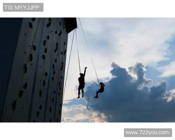 成都攀岩队团队协作能力大幅提升再创佳绩引领攀岩新风潮