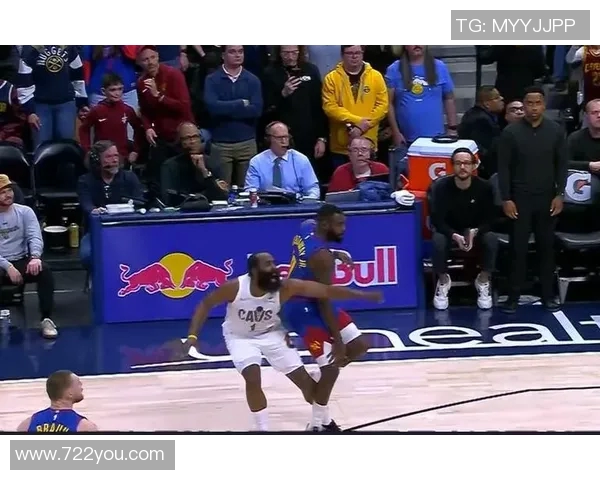 掘金与骑士常规赛精彩对决展现球队实力与战术较量