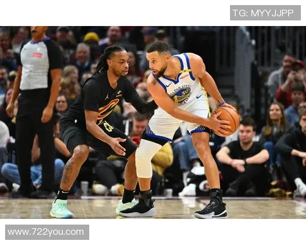 雷霆与勇士在二零一七年的激烈对决回顾与分析