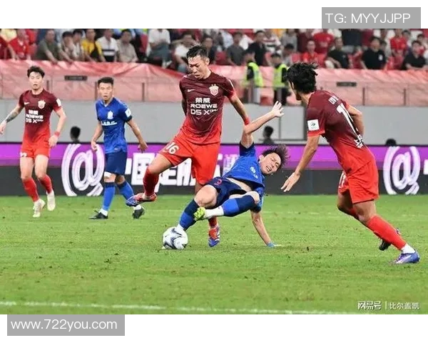 佛柔与山东鲁能的激烈对决展现中超足球的魅力与激情